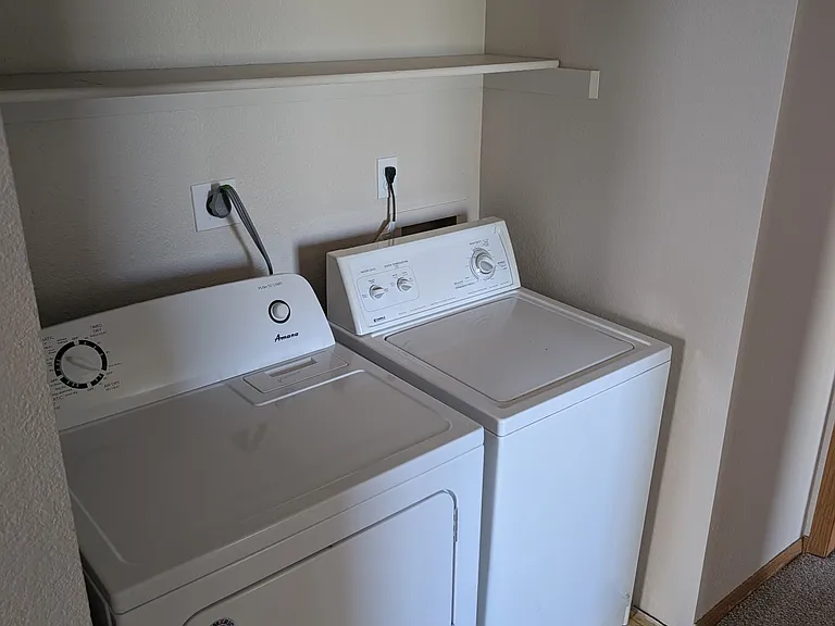 139 S Zang Way — Photo 3