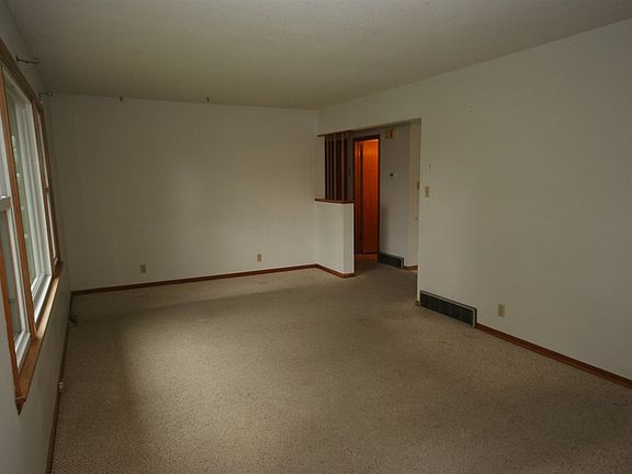 4th image of 400 Williams Ave