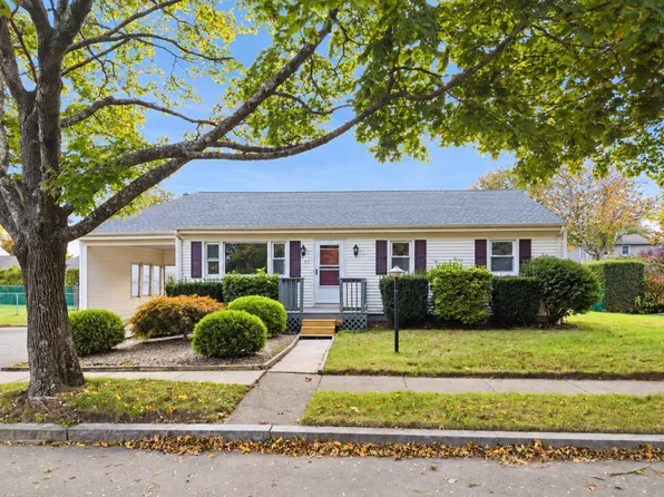 45 Pineridge St, New Bedford, MA 02740