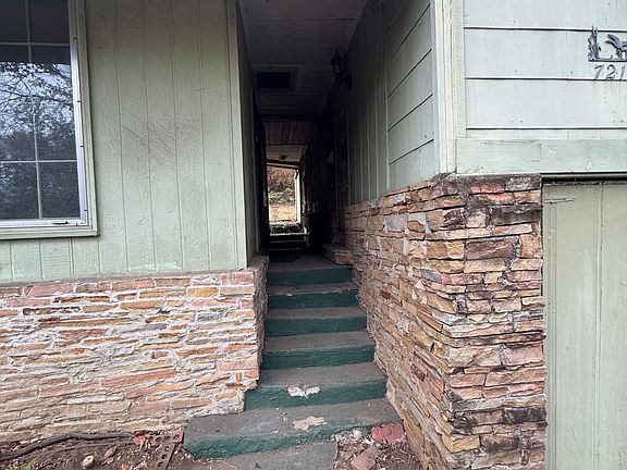 4th image of 721 Devon Ln