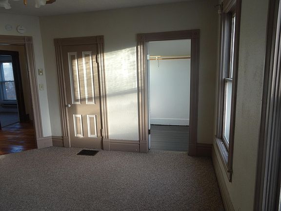 4th image of 426 1/2 E 6th St
