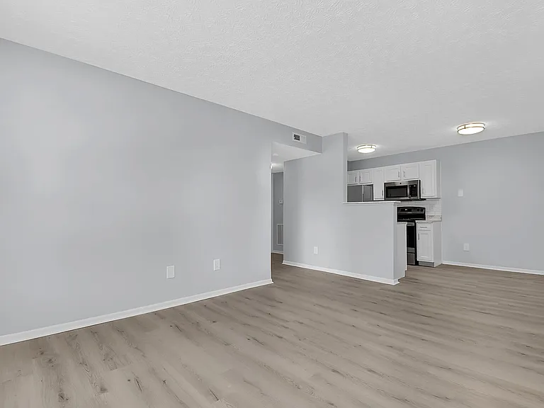 Fountain Place Apartments — Photo 13