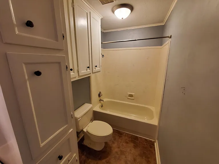 57 Woodlake Dr — Photo 3