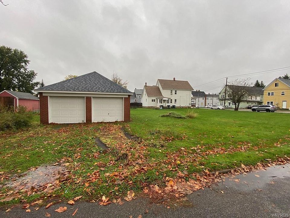 2nd image of 107 Warsaw St