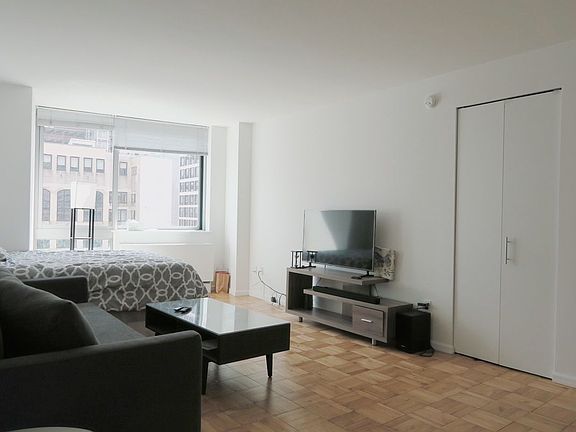 3rd image of 505 W 37th St APT 2006