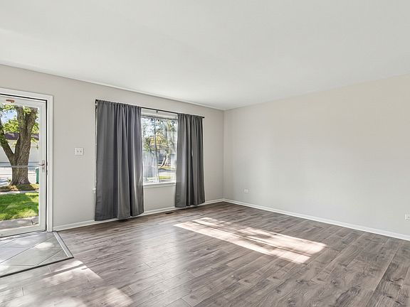 5th image of 1036 Foxworth Blvd