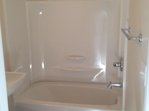 5th image of 810 Broad St APT 2