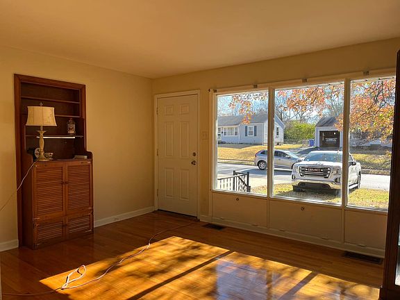 4th image of 205 Saint Anthony Ln