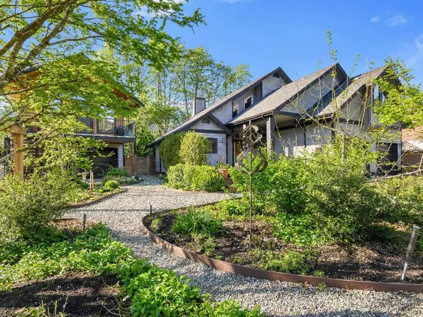 41281 Meadow Ave, Squamish, BC V0N 1H0