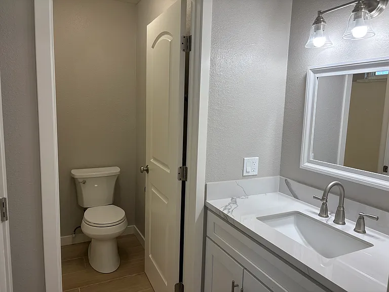 2029 Beebee St #E — Photo 8