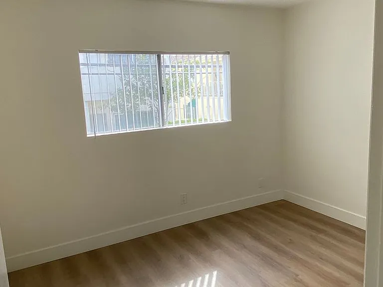 1407 Brockton Ave — Photo 16