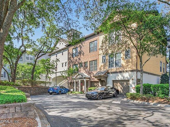 3rd image of 9823 TAPESTRY PARK Circle #302
