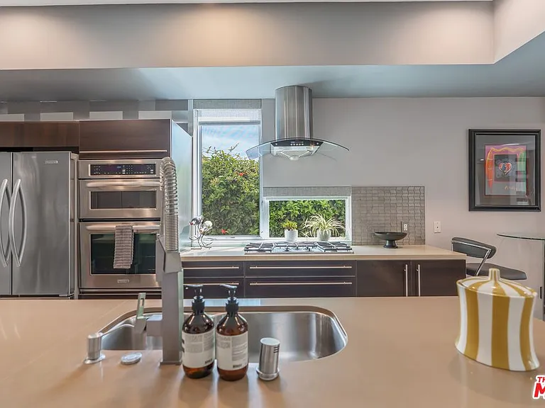 1250 N Harper Ave #302 — Photo 12