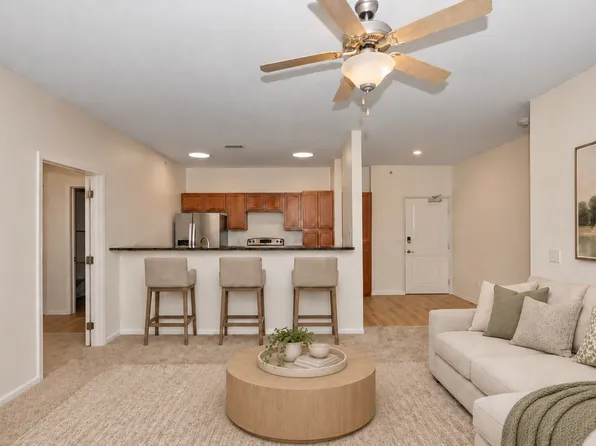 6350 Coachlight Dr Unit 3204, West Des Moines, IA 50266