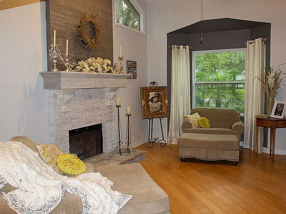 3rd image of 100 W Greentree Ln