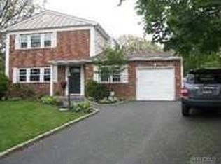 1465 Pine Ave, Bohemia, NY 11716