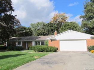 21301 Summerside Ln, Northville, MI 48167
