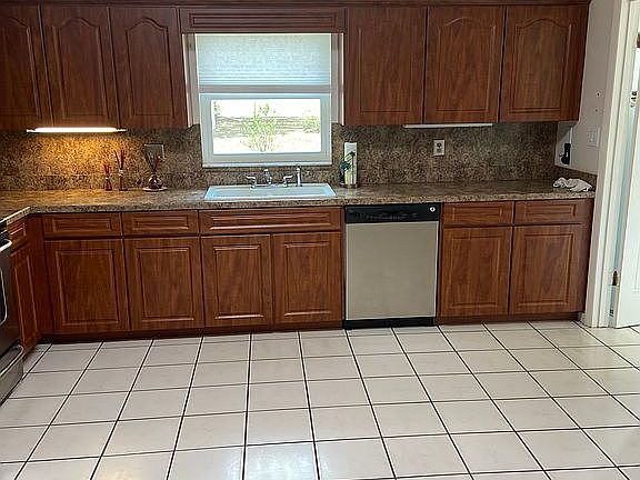 4th image of 1826 W Daughtery Rd