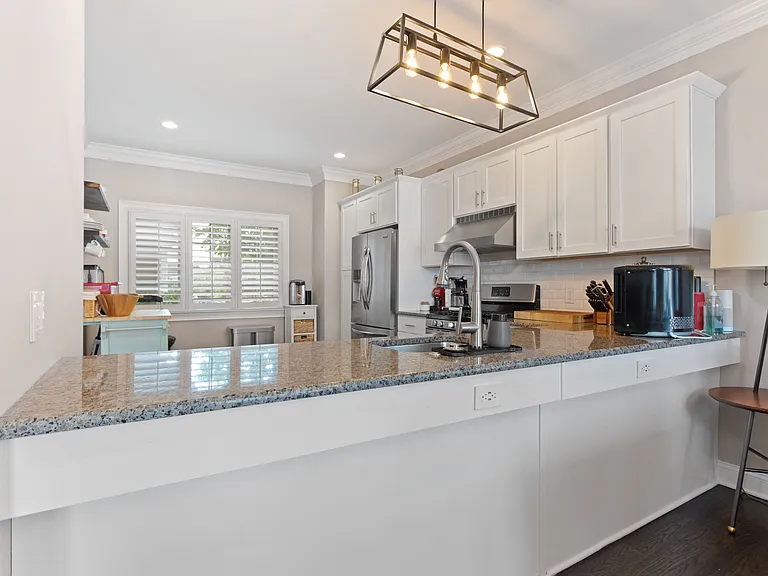 91 W Broad St #13 — Photo 8
