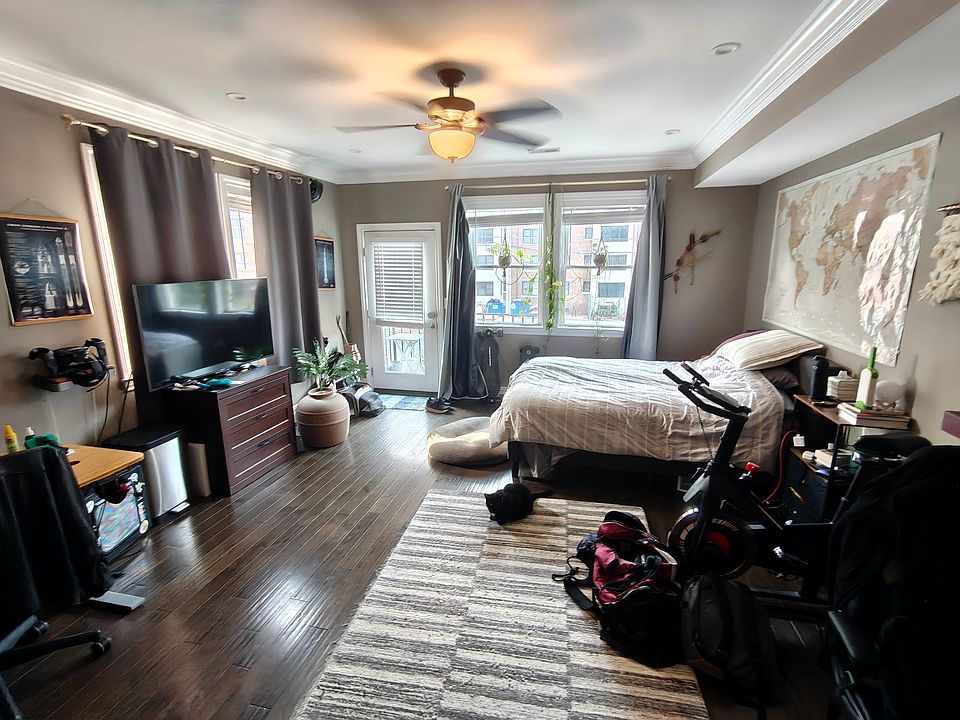 1st image of 1422 Shepherd St NW #3