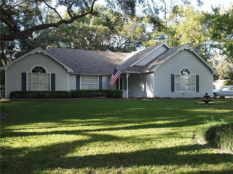 1st image of 653 Lake Dr
