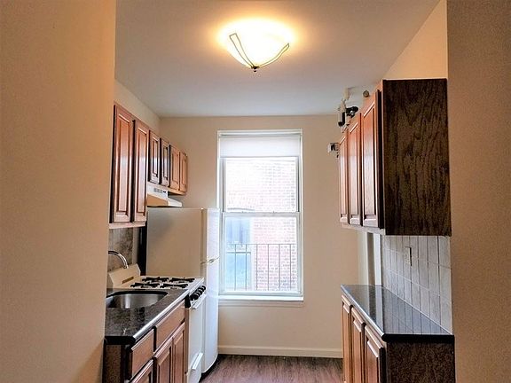 4th image of 184 Prospect Park W APT 4LR