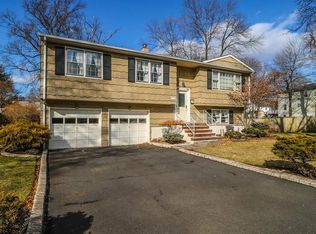 114 Valley Brook Ct, Middlesex, NJ 08846
