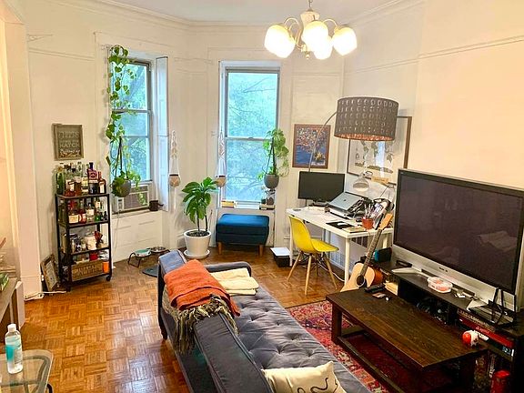 5th image of 354 6th Ave APT 3