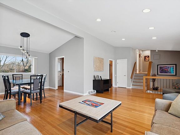 3rd image of 1021 Auburn Ave