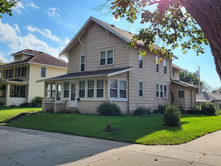 521 Crawford St — Photo 2