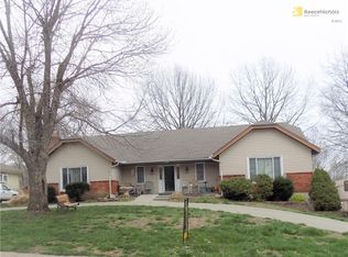 808 NE 2nd St, Blue Springs, MO 64014