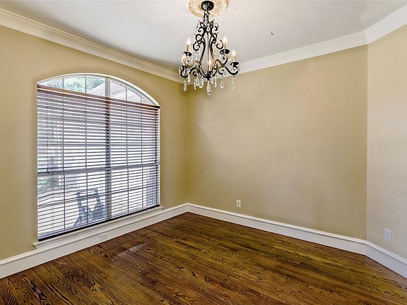 5th image of 1211 Limestone Creek Dr
