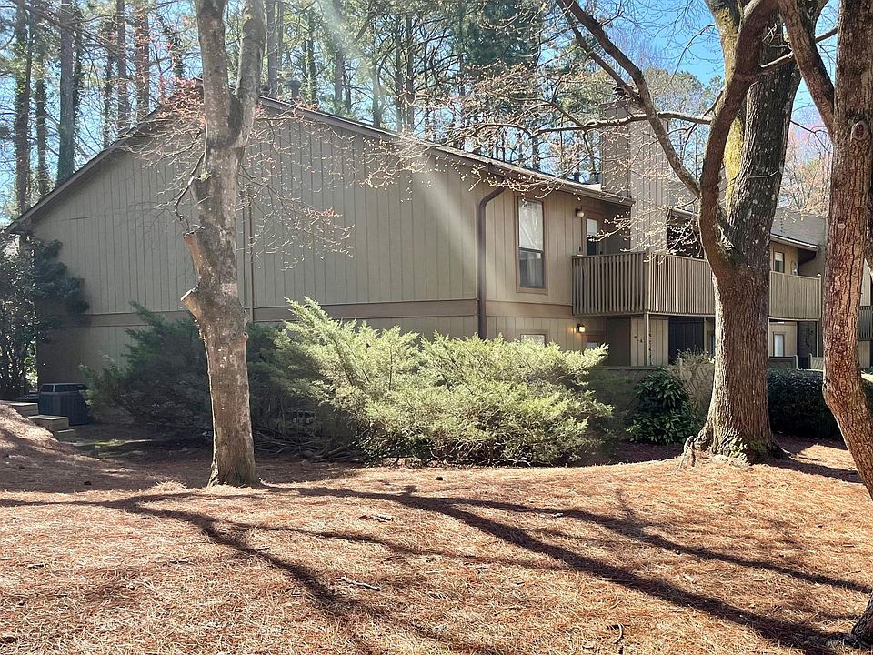 Quiet 1st floor corner unit with lots of green space is conveniently located near the pool and EV charging stations