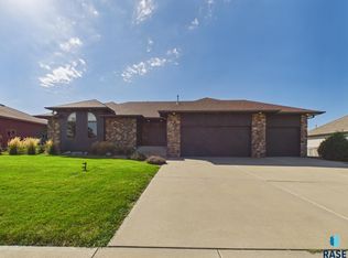 509 S Horizon Cir, Sioux Falls, SD 57106