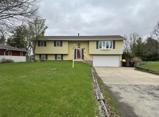 1804 W Fairview Rd, Freeport, IL 61032