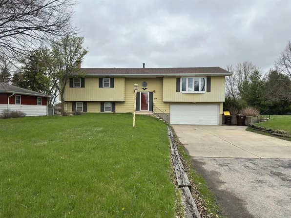 1804 W Fairview Rd, Freeport, IL 61032