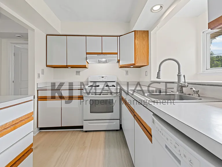 34713 Donnelly St — Photo 2