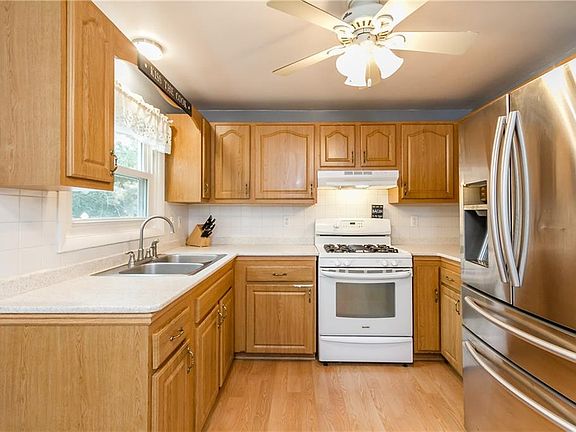 3rd image of 210 Wolcott Ave