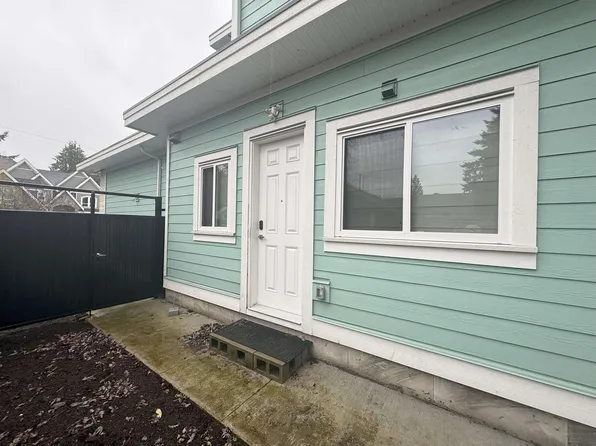 9663 153a St, Surrey, BC V3R 4J1