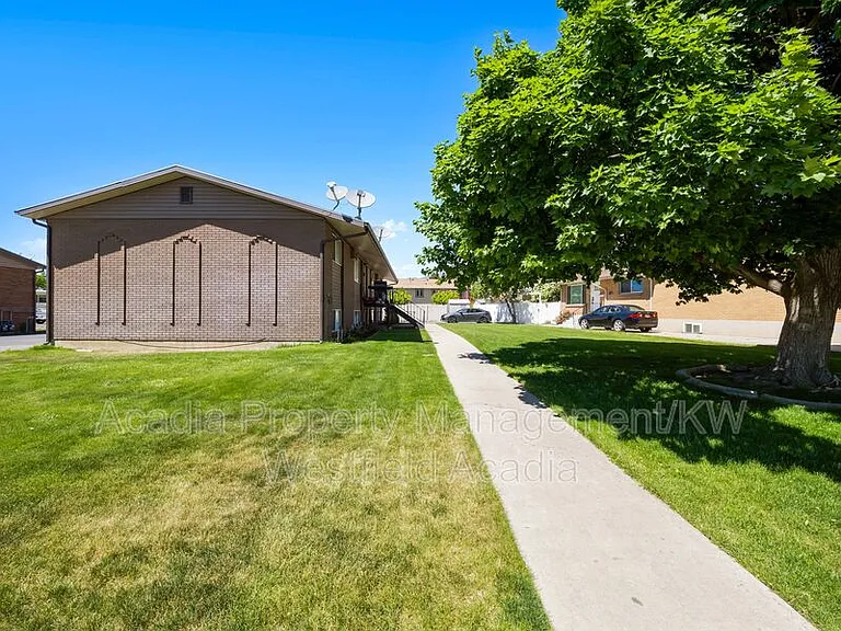 255 E 500 N #255 — Photo 22