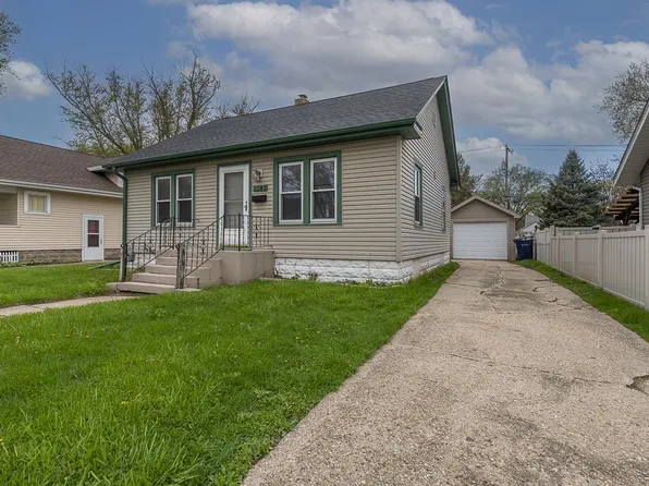 1242 Center Avenue, Janesville, WI 53546