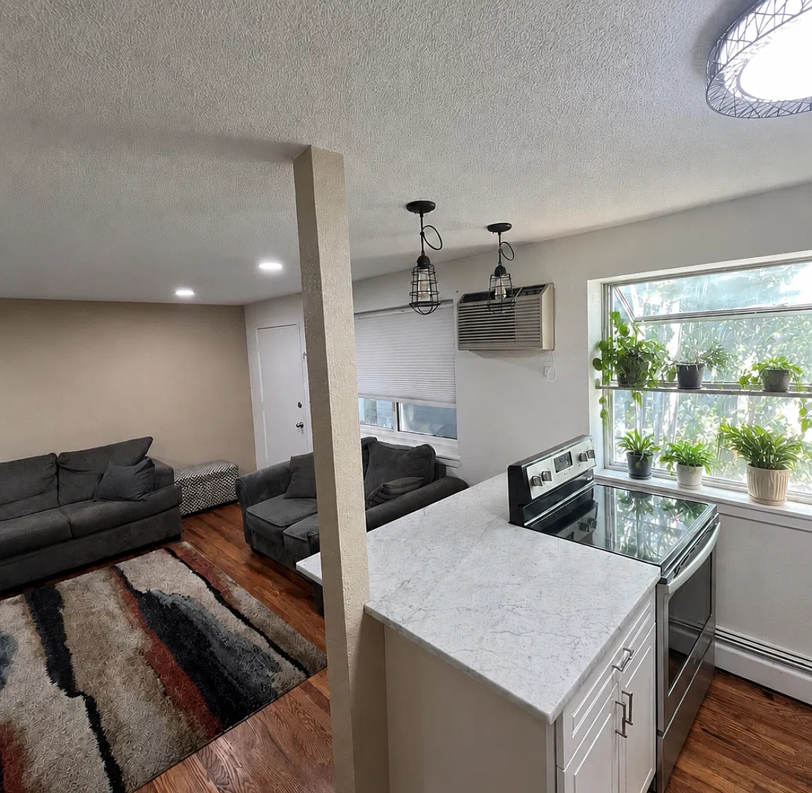 2 bed, 1.5 bath, 794 sqft, $1,995 — Photo 2