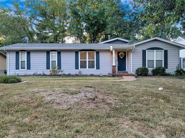 1063 Port Diane Dr, Saint Louis, MO 63146