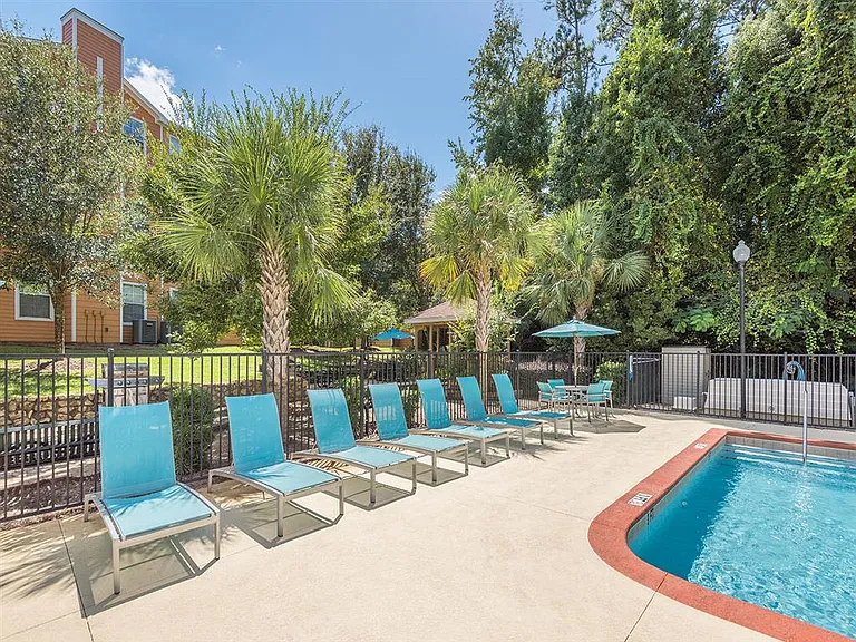 Large sundeck with lounge chairs