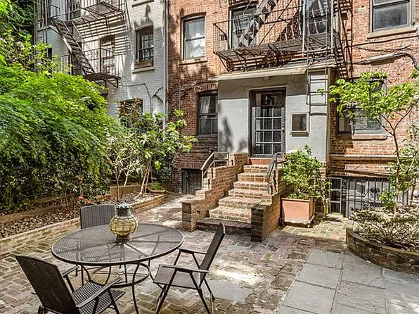 113 W 15th St #1E, New York, NY 10011