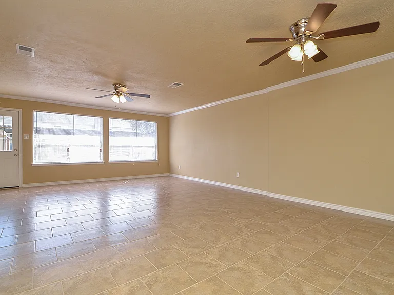 15337 Falmouth Ave — Photo 8
