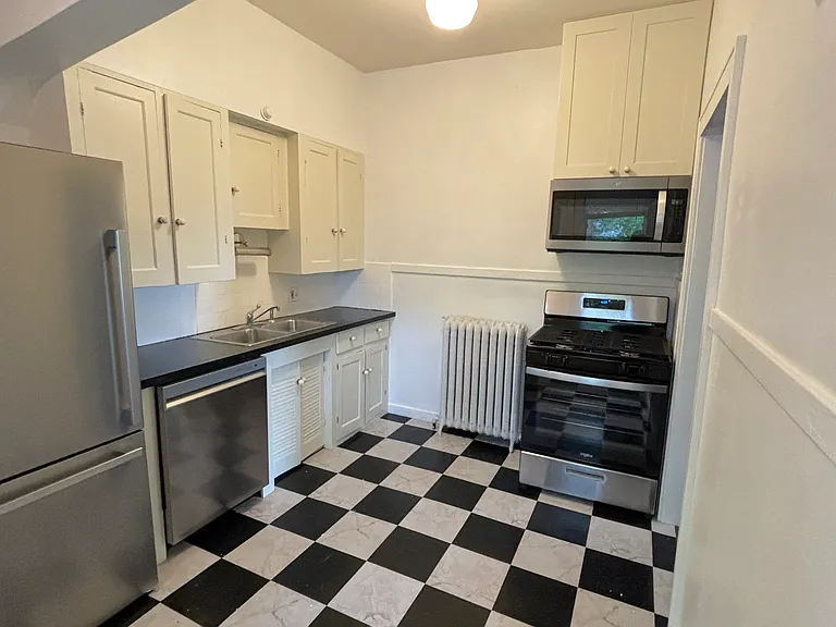 200 Burton St SE #2 — Photo 4