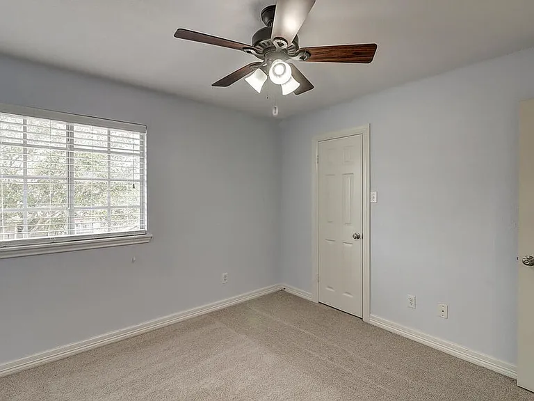 7810 Duchess St — Photo 5