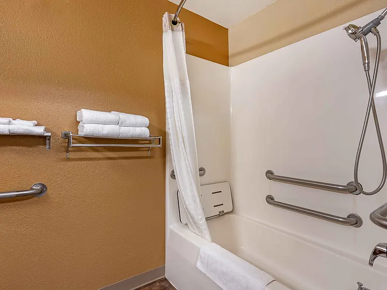 Studio Suite - 1 Queen Bed