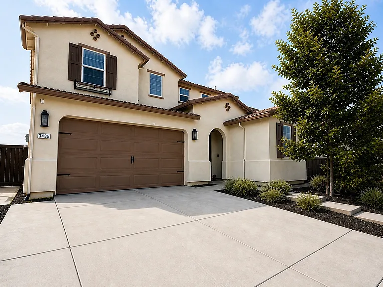 3435 Equinox Dr — Photo 2